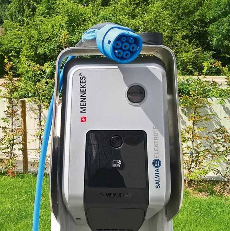 Die Stromtankstelle am Eislinger Tor wurde von Salvia Elektrotechnik realisiert Die Stromtankstelle am Eislinger Tor wurde von Salvia Elektrotechnik realisiert