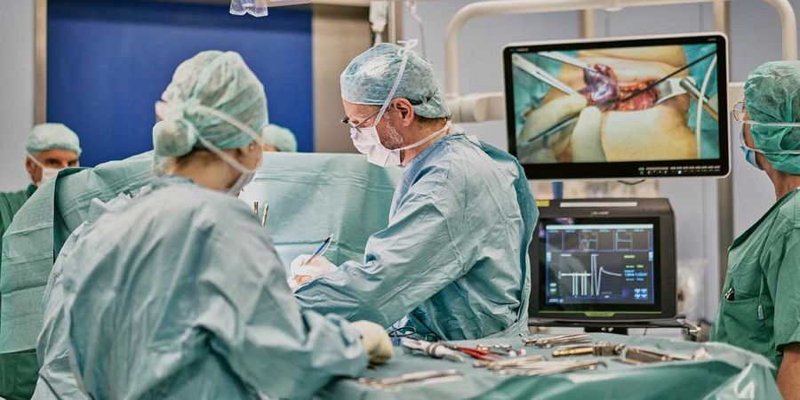 Dr. Langer Medical Neuromonitore im Einsatz Dr. Langer Medical Neuromonitore im Einsatz