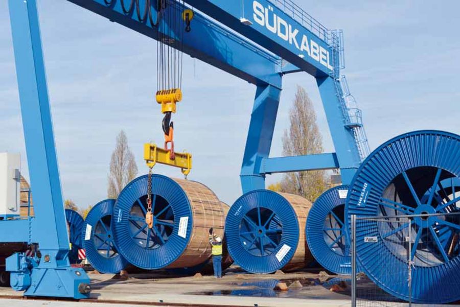 Südkabel - Verladen einer Höchstspannungskabeltrommel Südkabel - Verladen einer Höchstspannungskabeltrommel