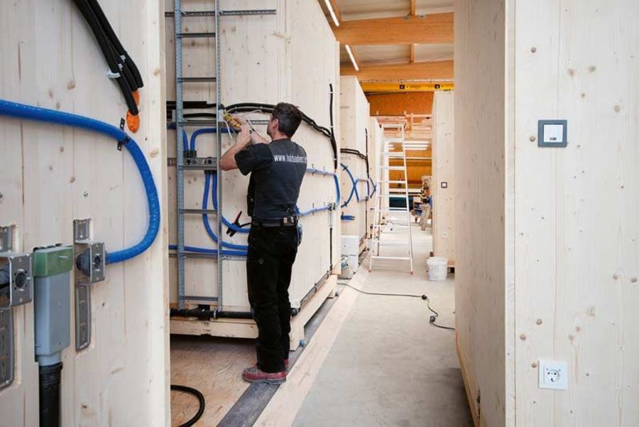 Holzbau Henz Mitarbeiter im Einsatz Holzbau Henz Mitarbeiter im Einsatz