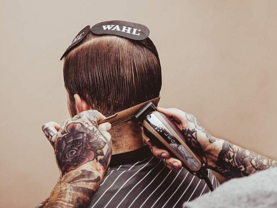 Wahl -Haarschneidemaschine im Einsatz Wahl -Haarschneidemaschine im Einsatz