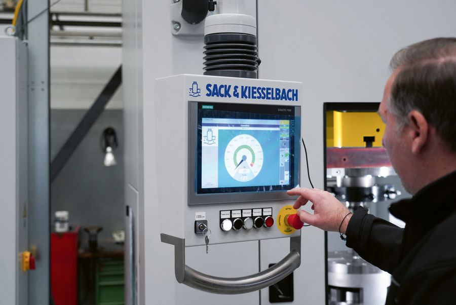 Weltweit sind über 2.000 Pressen von Sack & Kiesselbach im Einsatz Weltweit sind über 2.000 Pressen von Sack & Kiesselbach im Einsatz