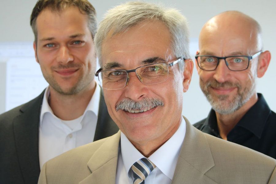 Sie sind die führenden Köpfe der FIRST on site management GmbH: Dr. Tobias Weigl (v.l.), Josef Weigl und Dietmar Günther Sie sind die führenden Köpfe der FIRST on site management GmbH: Dr. Tobias Weigl (v.l.), Josef Weigl und Dietmar Günther