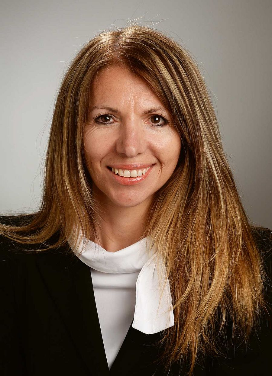 Halime Koppius ist Gründerin und Vorstand von degenia Halime Koppius ist Gründerin und Vorstand von degenia