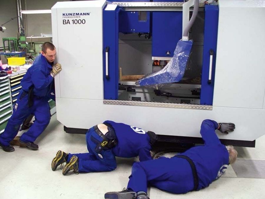 Scheidt - Servicetechniker bei der Arbeit Scheidt - Servicetechniker bei der Arbeit