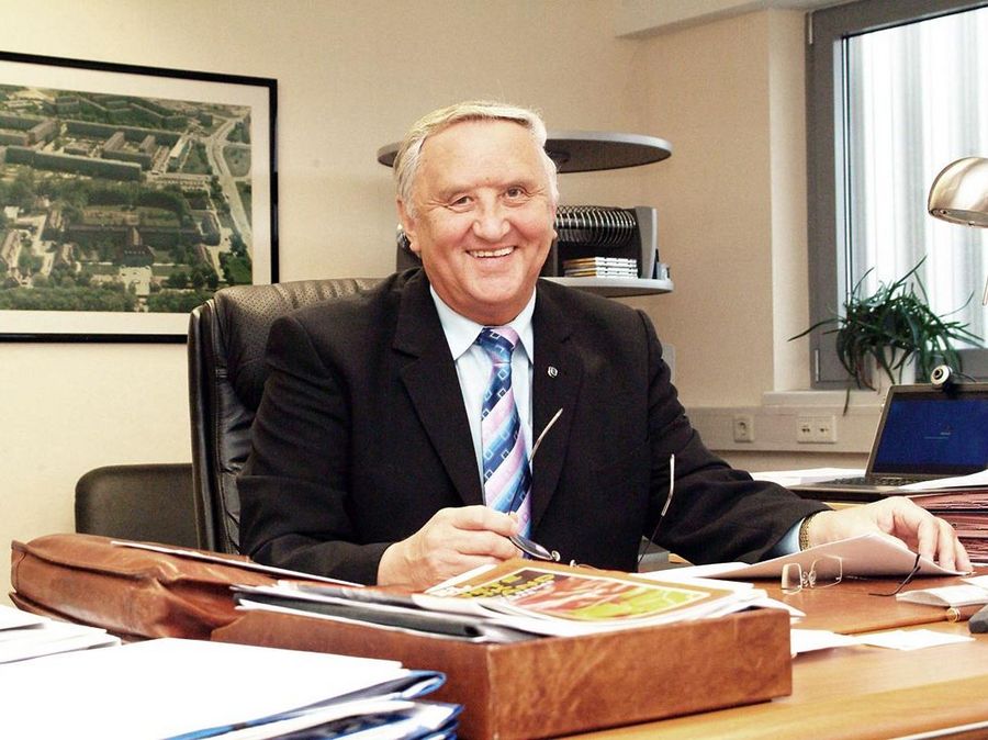 OMR Prof. Dr. sc. med. Dietmar Enderlein OMR Prof. Dr. sc. med. Dietmar Enderlein