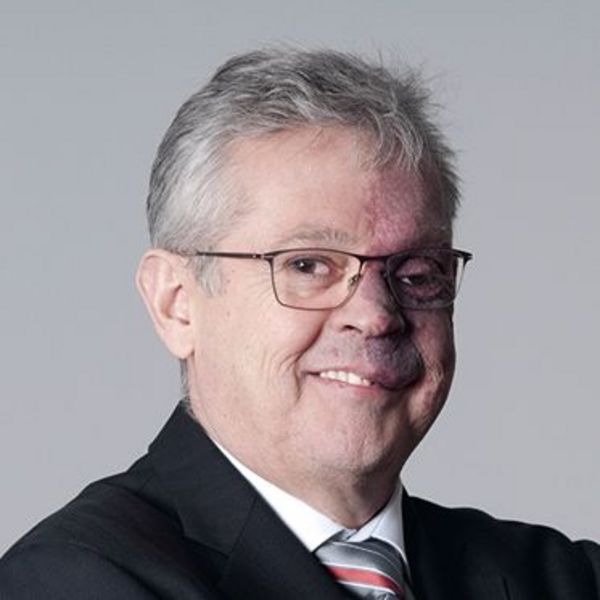 Dr. Rudolf Widmann, CEO und Vorstandsvorsitzender der AOP Orphan Pharmaceuticals AG Dr. Rudolf Widmann, CEO und Vorstandsvorsitzender der AOP Orphan Pharmaceuticals AG