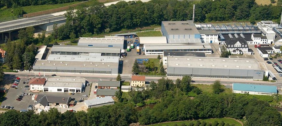 Die DGH Gießerei und Bearbeitung befinden sich in einem Gebäudekomplex. Die DGH Gießerei und Bearbeitung befinden sich in einem Gebäudekomplex.