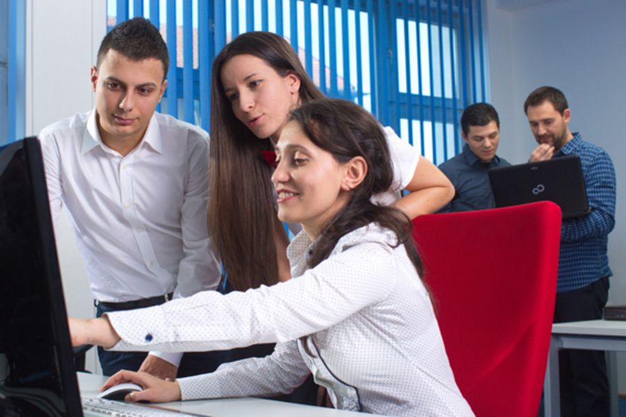 DMC steht für Datenverarbeitung, Management und Consulting. DMC steht für Datenverarbeitung, Management und Consulting.