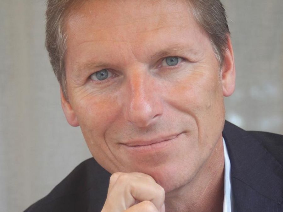 Peter Lang, Geschäftsführer der ALBROMET Handelsgesellschaft mbH Peter Lang, Geschäftsführer der ALBROMET Handelsgesellschaft mbH