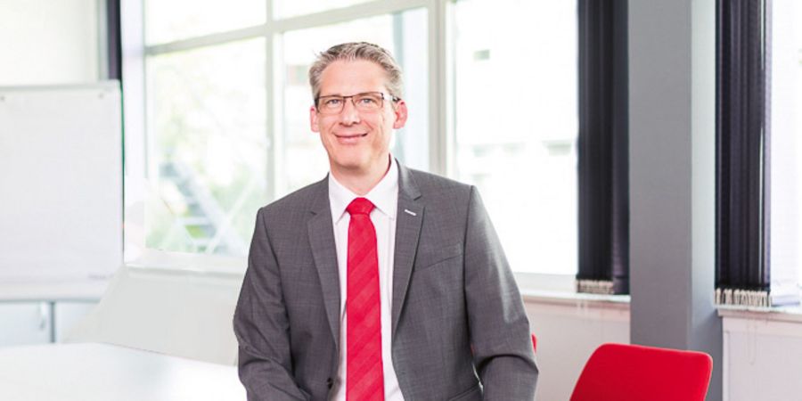 Martin Schimpf, Geschäftsführer der SUMMACOM GmbH & Co. KG Martin Schimpf, Geschäftsführer der SUMMACOM GmbH & Co. KG