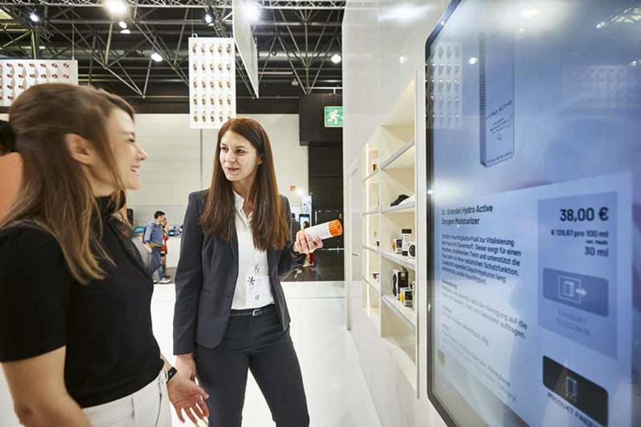 KNAPP Smart Solutions Active Shelf - interaktive Warenpräsentation KNAPP Smart Solutions Active Shelf - interaktive Warenpräsentation