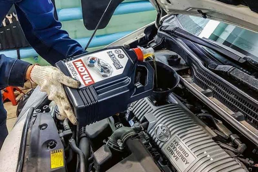 Motul Motoröl nachfüllen Motul Motoröl nachfüllen