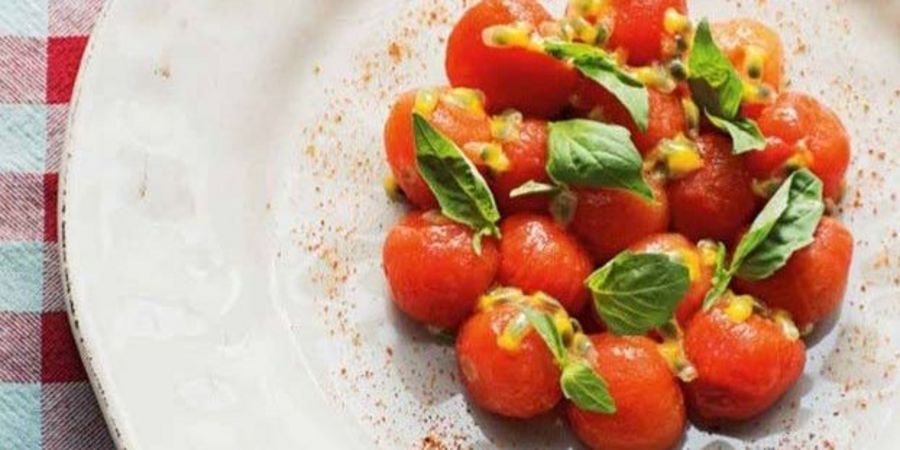 Tim Raue - Tomatensalat mit Passionsfrucht und Basilikum Tim Raue - Tomatensalat mit Passionsfrucht und Basilikum