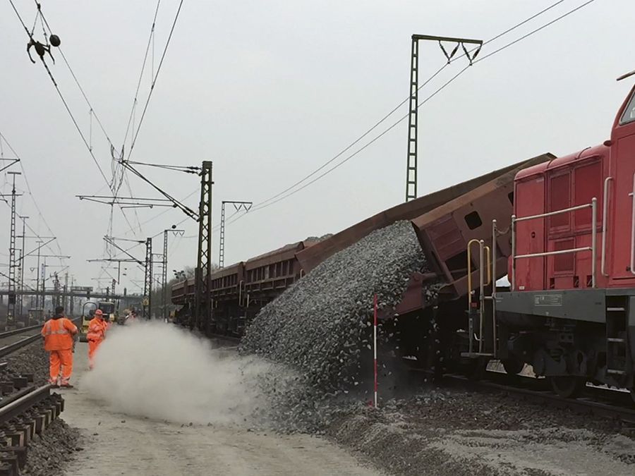 Belieferung einer Baustelle der DB Fahrwegdienste GmbH. Belieferung einer Baustelle der DB Fahrwegdienste GmbH.