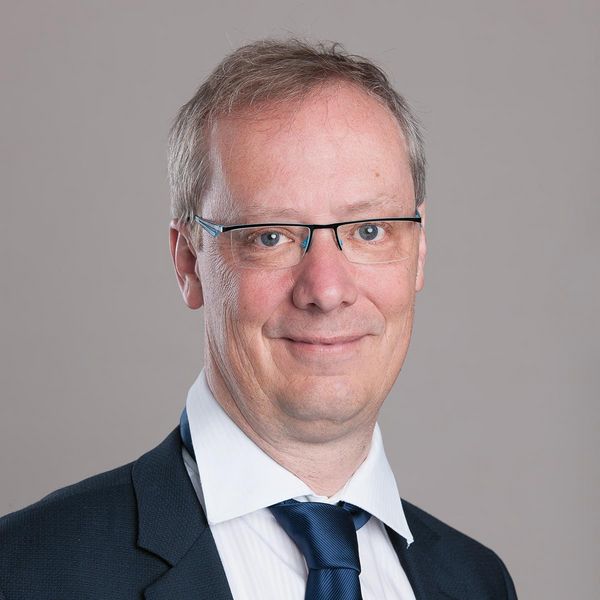 Dr. Clemens Nöller, Geschäftsführer der Luhn & Pulvermacher Dittmann & Neuhaus GmbH Dr. Clemens Nöller, Geschäftsführer der Luhn & Pulvermacher Dittmann & Neuhaus GmbH