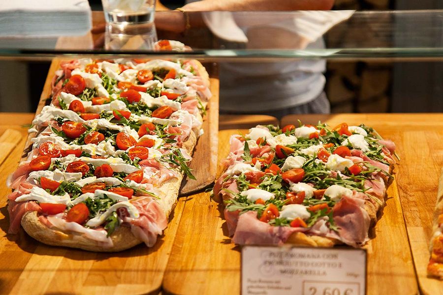 Belegtes Baguette aus Zutaten von Eataly. Belegtes Baguette aus Zutaten von Eataly.