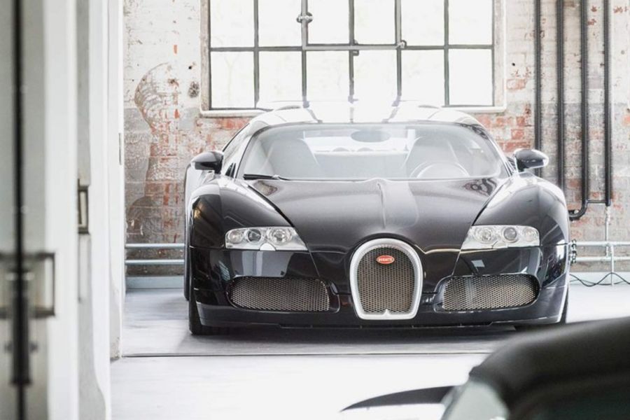 Die Dörr Group ist stolz, die Edelmarke Bugatti in Frankfurt und München vertreten zu dürfen. Die Dörr Group ist stolz, die Edelmarke Bugatti in Frankfurt und München vertreten zu dürfen.