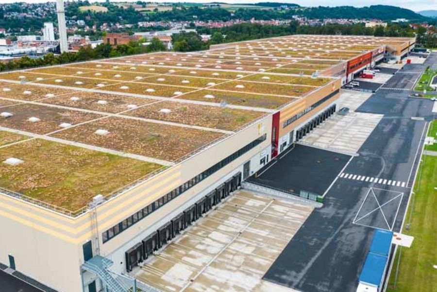 LIP Invest Dachbegrünung im Industrie Center Obernburg LIP Invest Dachbegrünung im Industrie Center Obernburg