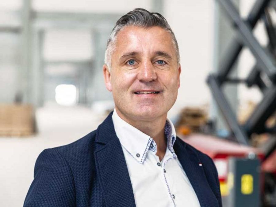 Jörg Burger, Geschäftsführer & EMEA CFO Jörg Burger, Geschäftsführer & EMEA CFO