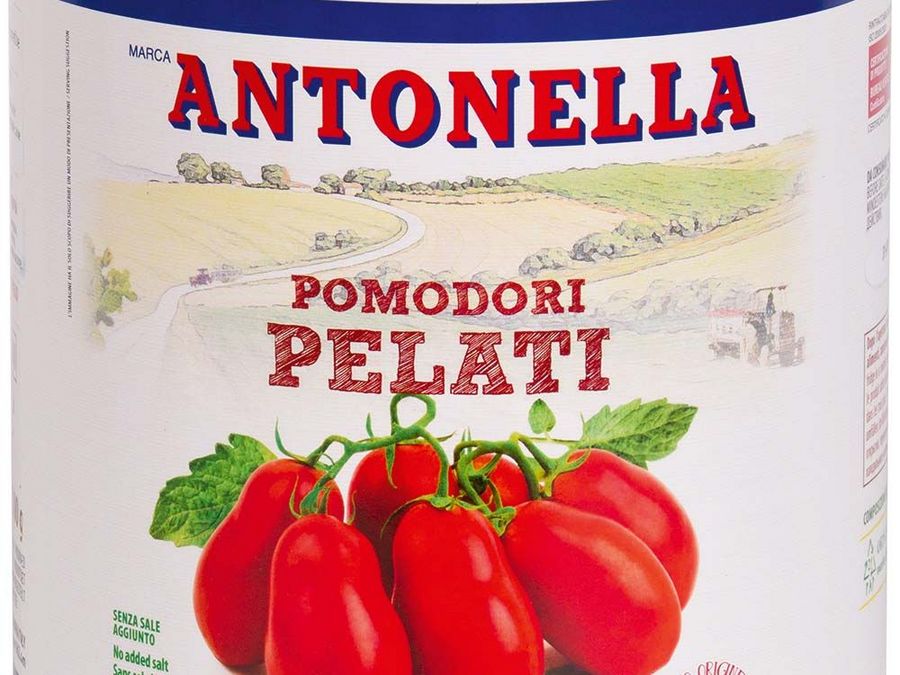 Frische, gesunde und reife Tomaten mit länglicher Form: Antonella Pomodori Pelati von Casar Frische, gesunde und reife Tomaten mit länglicher Form: Antonella Pomodori Pelati von Casar