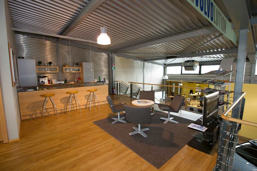 Der Verkausraum von Coenen Motors. Der Verkausraum von Coenen Motors.