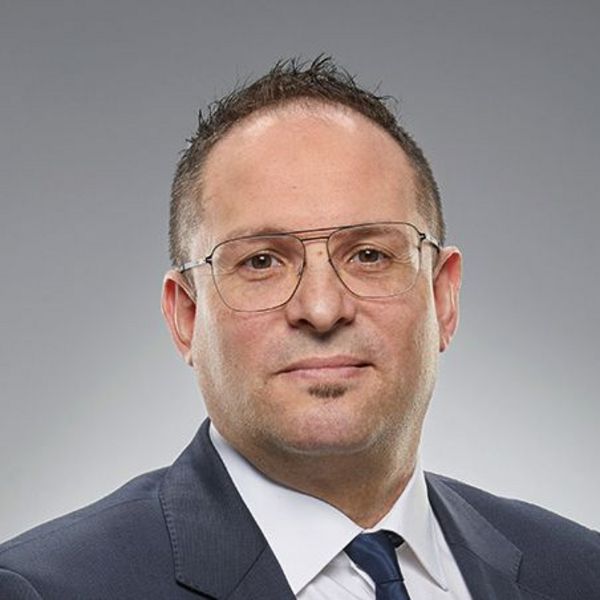 Martin Decker Geschäftsführer Martin Decker Geschäftsführer