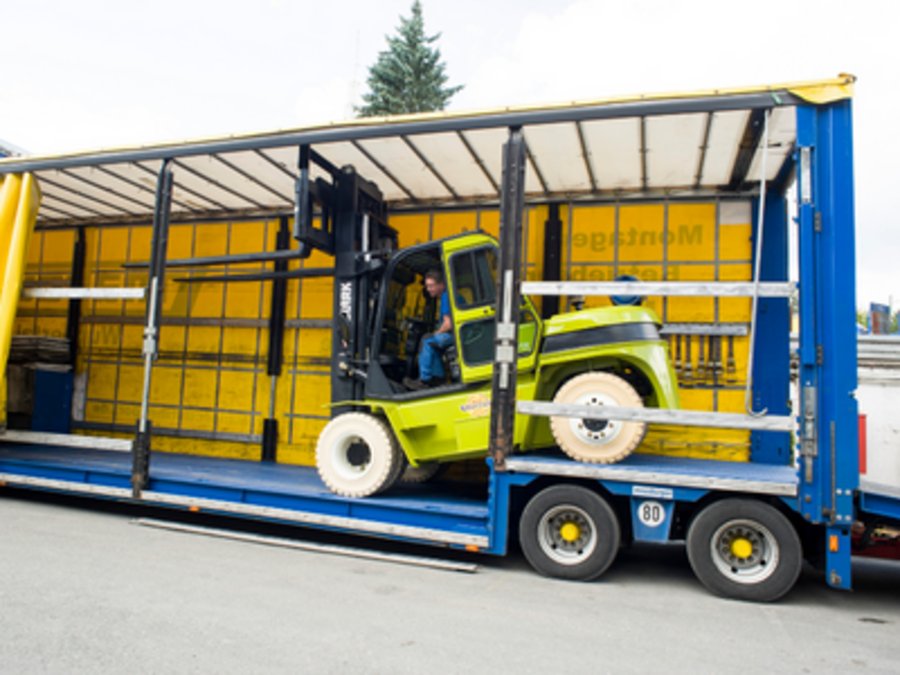 Transport von Gabelstaplern & Industriefahrzeugen