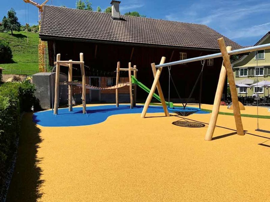 Realsport Kinderspielplatz mit Geräten Realsport Kinderspielplatz mit Geräten
