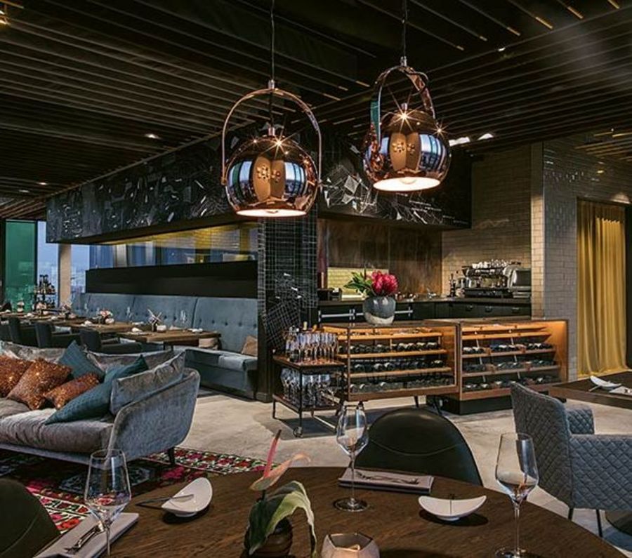 Das Sterne-Restaurant Skykitchen bietet neben einem beeindruckenden Ausblick kulinarische Höhepunkte Das Sterne-Restaurant Skykitchen bietet neben einem beeindruckenden Ausblick kulinarische Höhepunkte