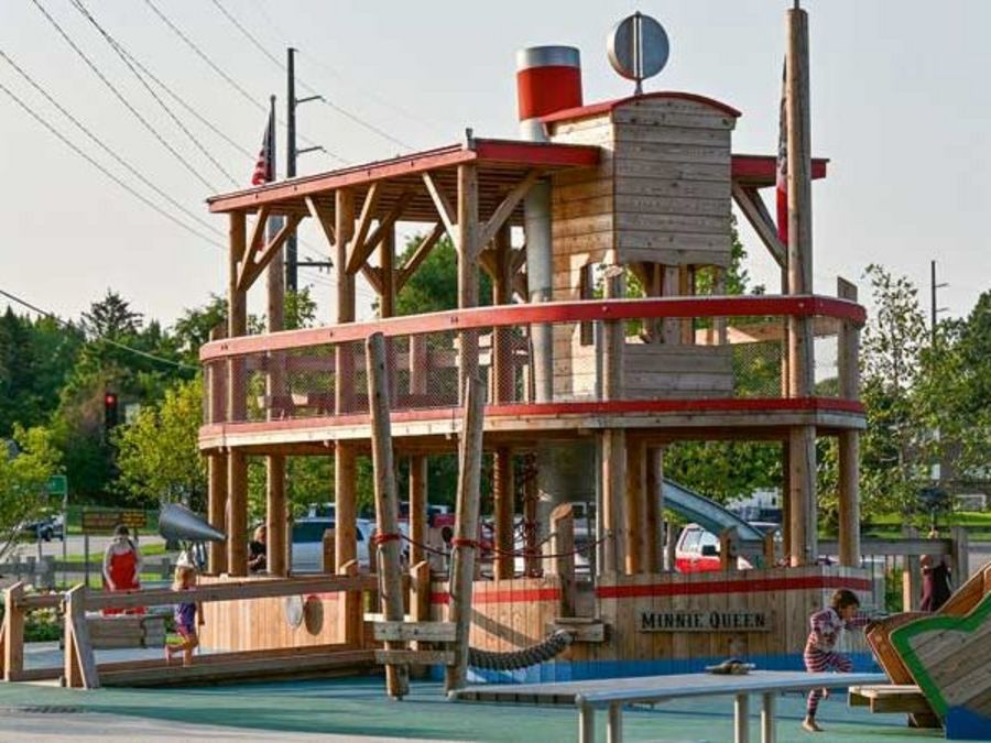 Richter - Spielgeräte Okoboji-Ship im US-amerikanischen Iowa Richter - Spielgeräte Okoboji-Ship im US-amerikanischen Iowa