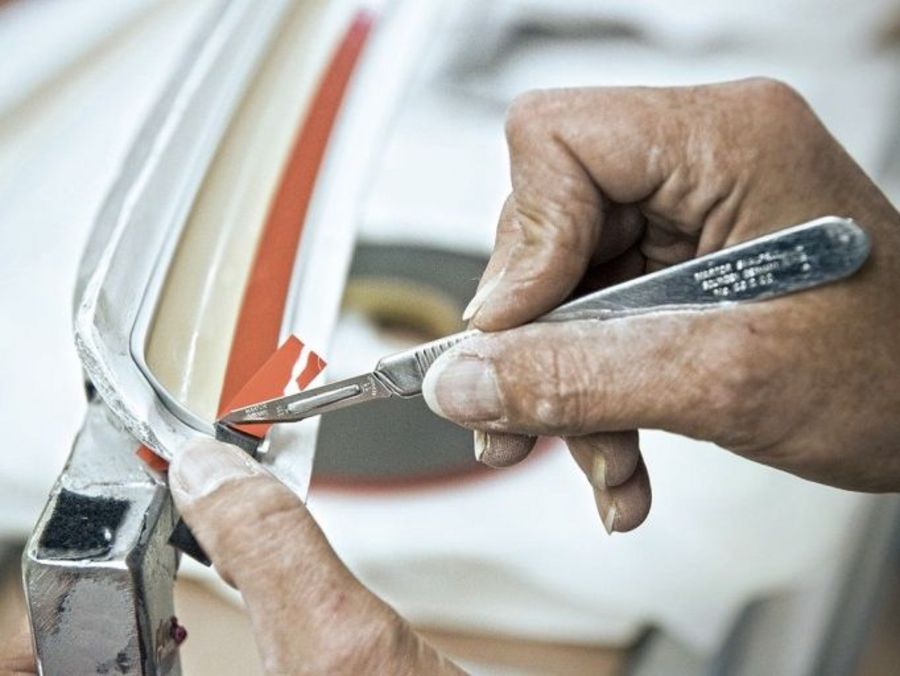 Handwerkliche Qualität, Feinarbeit von Hand zeichnen Autotest aus Handwerkliche Qualität, Feinarbeit von Hand zeichnen Autotest aus