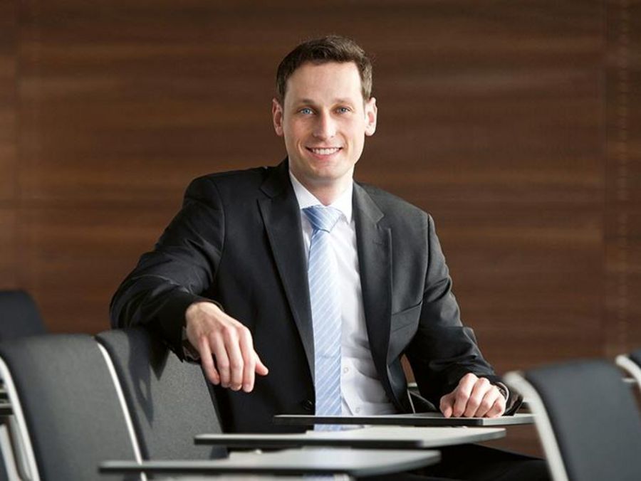 FIS - Christian Lang ist Mitglied der Geschäftsleitung und Gesellschafter in zweiter Generation FIS - Christian Lang ist Mitglied der Geschäftsleitung und Gesellschafter in zweiter Generation