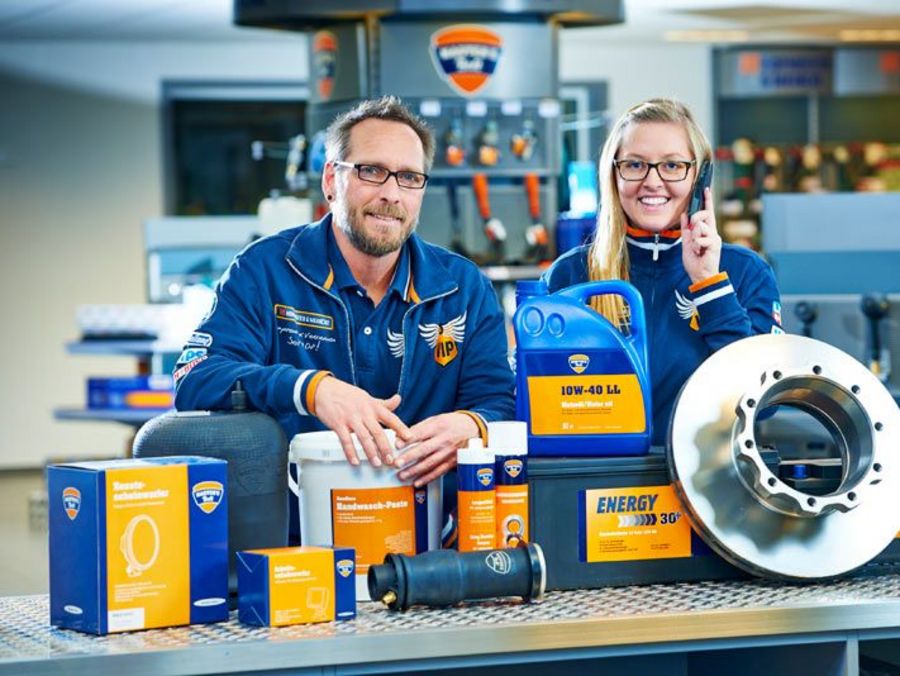 Über den Webshop und den stationären Handel können Kunden auf ein umfangreiches Produktsortiment zugreifen Über den Webshop und den stationären Handel können Kunden auf ein umfangreiches Produktsortiment zugreifen