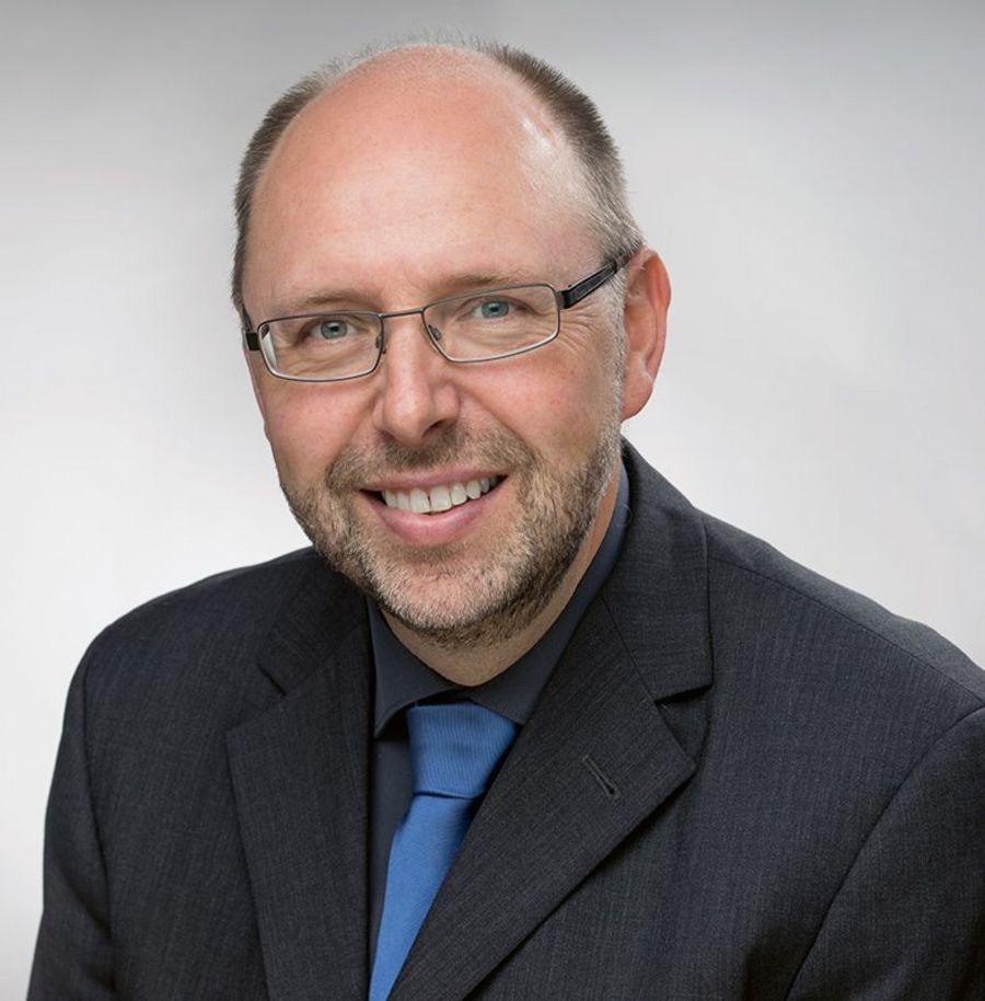 Jörg Knoblauch, Geschäftsführer der Poppen Gewächshausbau GmbH & Co. KG Jörg Knoblauch, Geschäftsführer der Poppen Gewächshausbau GmbH & Co. KG