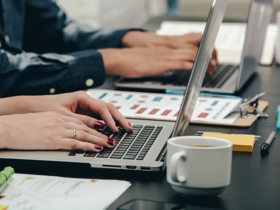 Künstliche Intelligenz in der Wirtschaft: Chancen und Herausforderungen