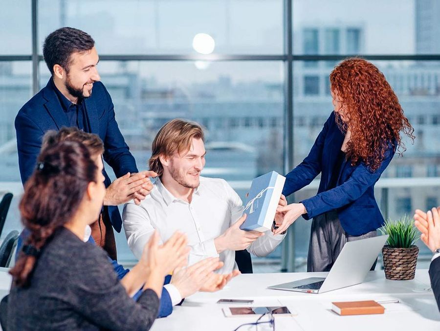 Höhere Mitarbeiterbindung und -zufriedenheit von Anfang an dank Onboarding Box