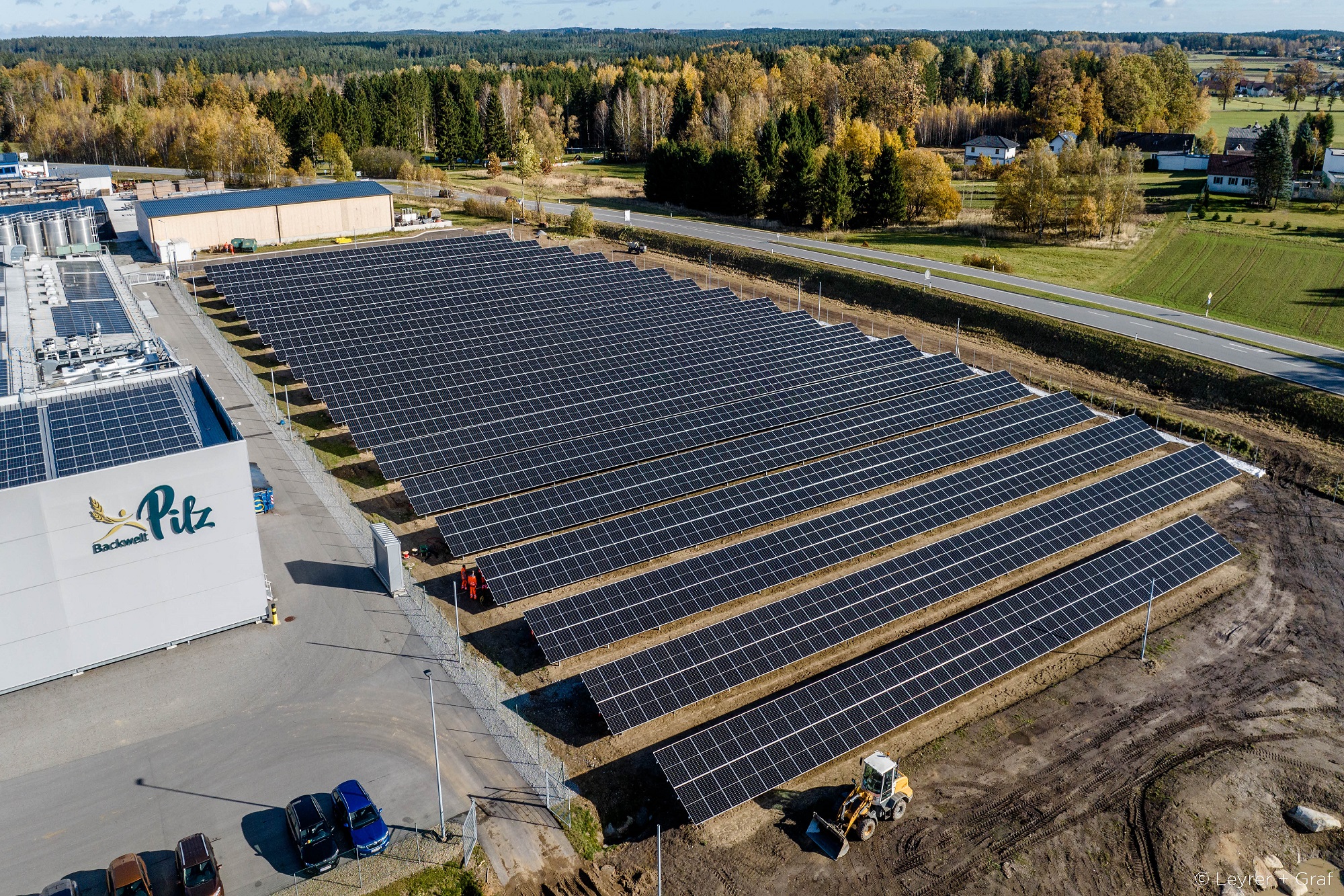Neue Freiflächen-PV-Anlage startklar