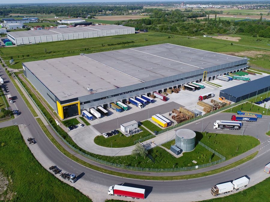 Der innovative Logistikdienstleister für die Baumarktversorgung der Schweizer LANDI Läden Der innovative Logistikdienstleister für die Baumarktversorgung der Schweizer LANDI Läden
