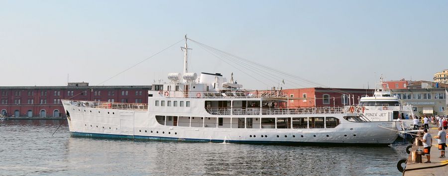 Navigazione Libera Del Golfo s.r.l. Motoryacht Patrizia Navigazione Libera Del Golfo s.r.l. Motoryacht Patrizia