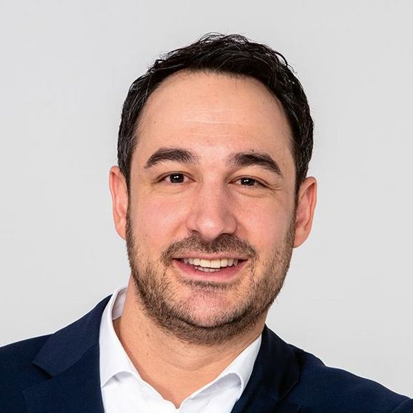 Konstantinos Muratidis Leiter von Personal und Organisation Konstantinos Muratidis Leiter von Personal und Organisation