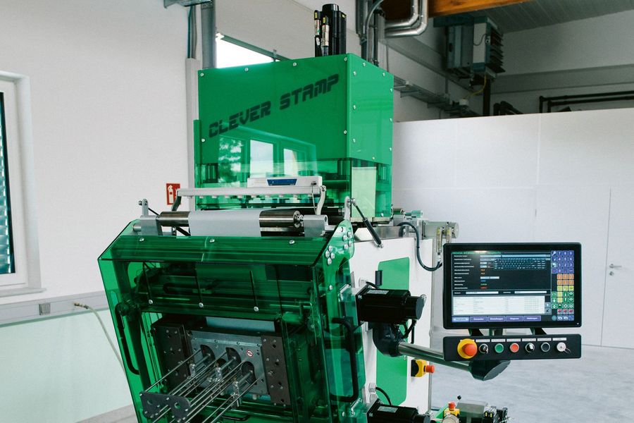Eigenes Produkt: Folienstanzmaschine Eigenes Produkt: Folienstanzmaschine