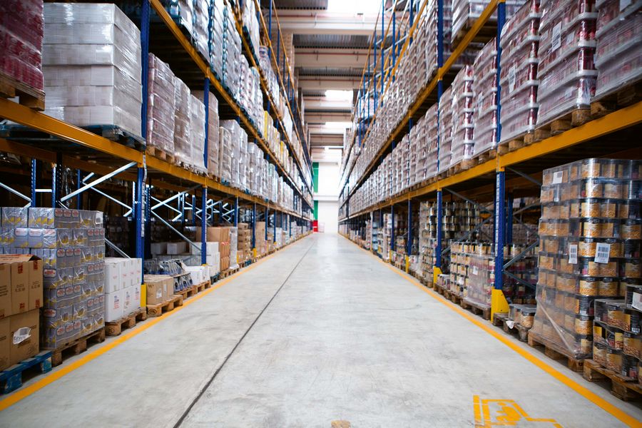 Modernes Zentrallager in Piacenza: Allegra gewährleistet durch Outsourcing und Logistikkompetenz eine ganzjährige Versorgungssicherheit für internationale Kunden Modernes Zentrallager in Piacenza: Allegra gewährleistet durch Outsourcing und Logistikkompetenz eine ganzjährige Versorgungssicherheit für internationale Kunden