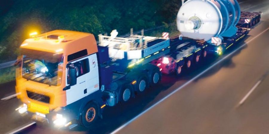Überbreit und überlang: ein Fall für die Polizei – und für Universal Transport Überbreit und überlang: ein Fall für die Polizei – und für Universal Transport