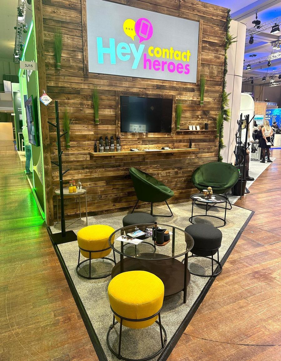 hey contact heroes GmbH Sitzgruppe