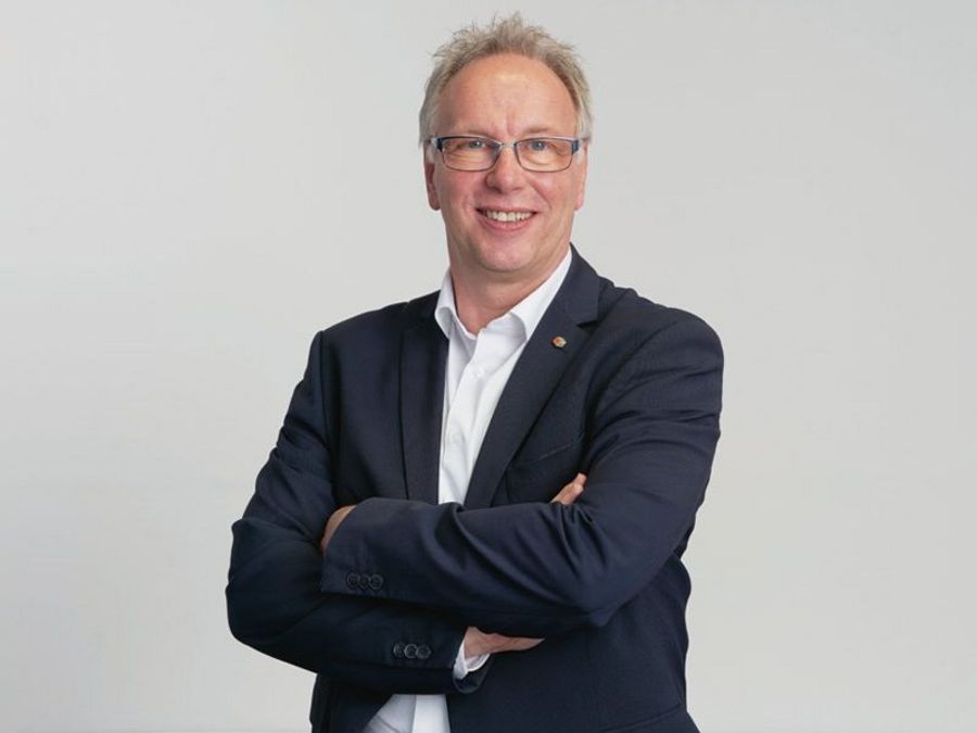 „Mit E-Learning kann man schnell die Masse erreichen!“ „Mit E-Learning kann man schnell die Masse erreichen!“