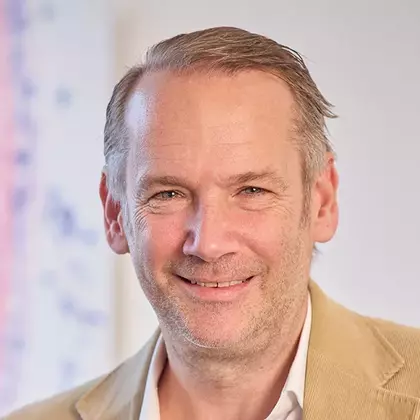 Dr. Valentin Kahl