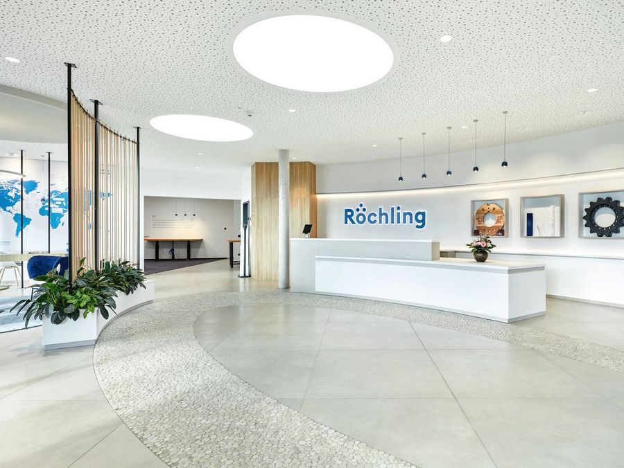 Klein, fein und robotergestützt