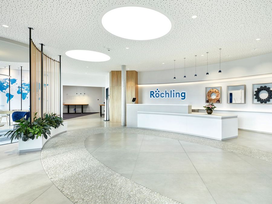Klein, fein und robotergestützt