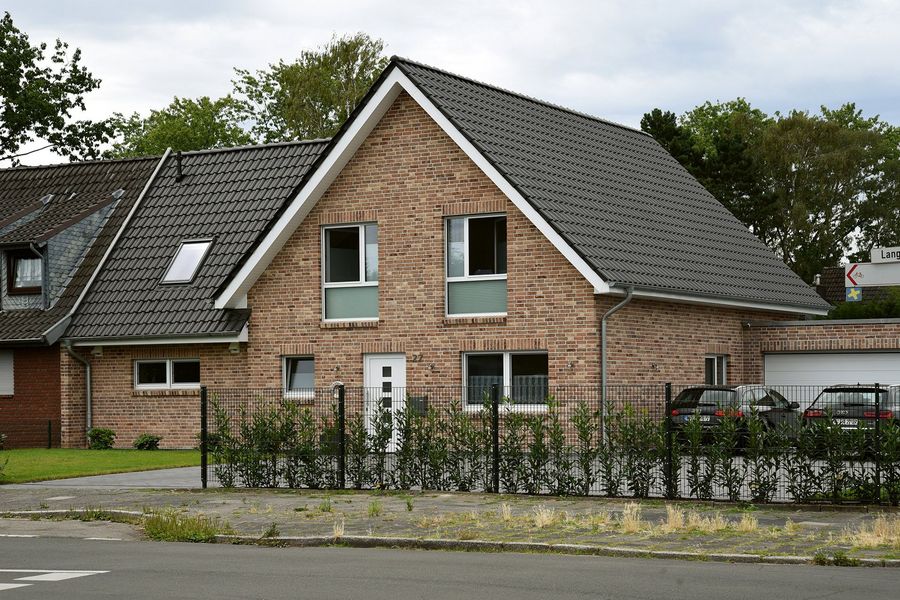 Euro Massiv Bau GmbH Einfamilienhaus mit Satteldach Euro Massiv Bau GmbH Einfamilienhaus mit Satteldach